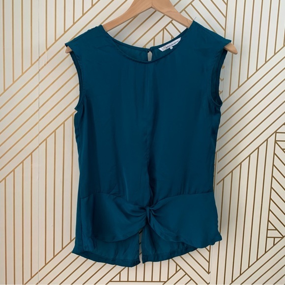 🍀 3/$30 French Connection knot peplum cutout cut out open back blouse satin XS - Picture 1 of 7
